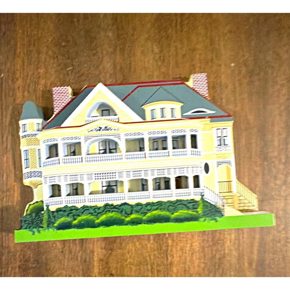 Vintage Shelia's Sottile House Charleston SC 1996 Wooden Shelf Sitter Coquette